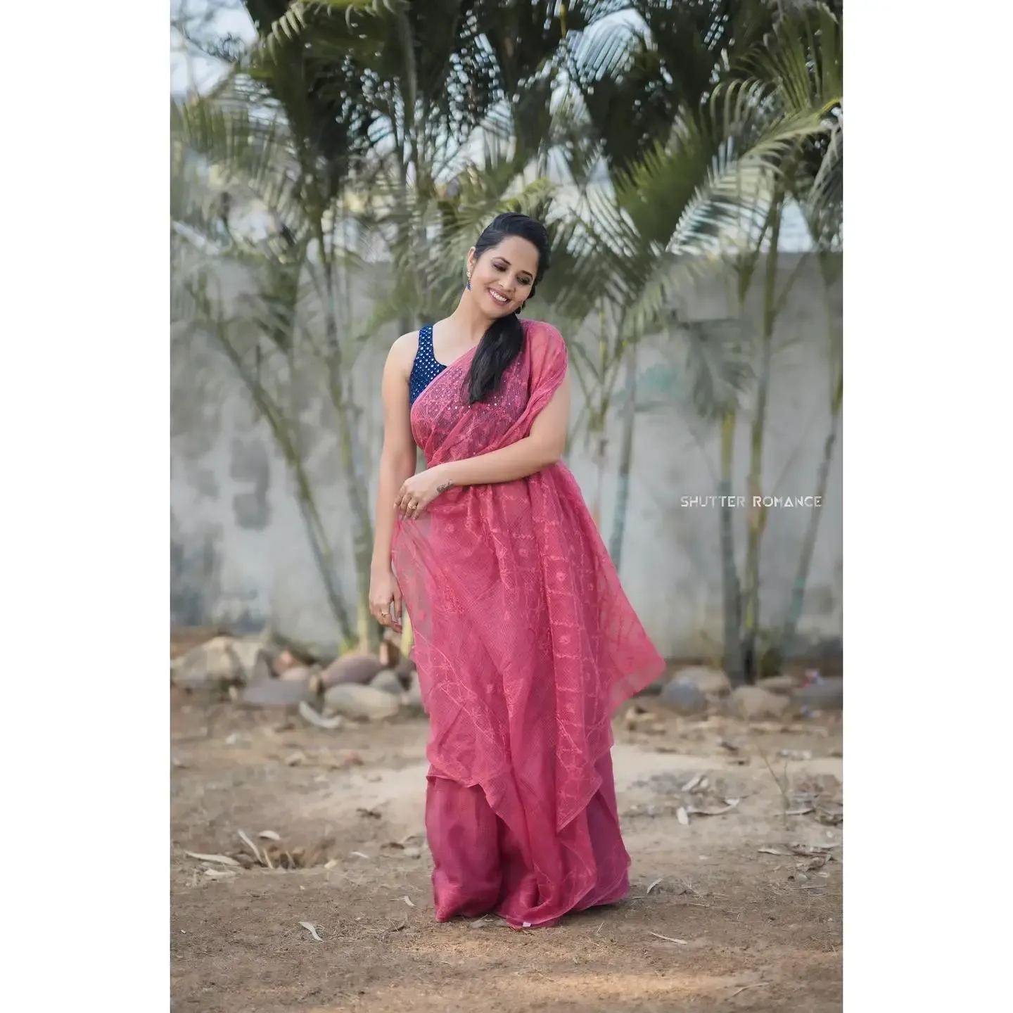 TV ANCHOR ANASUYA BHARADWAJ IMAGES IN SLEEVELESS RED SAREE 4